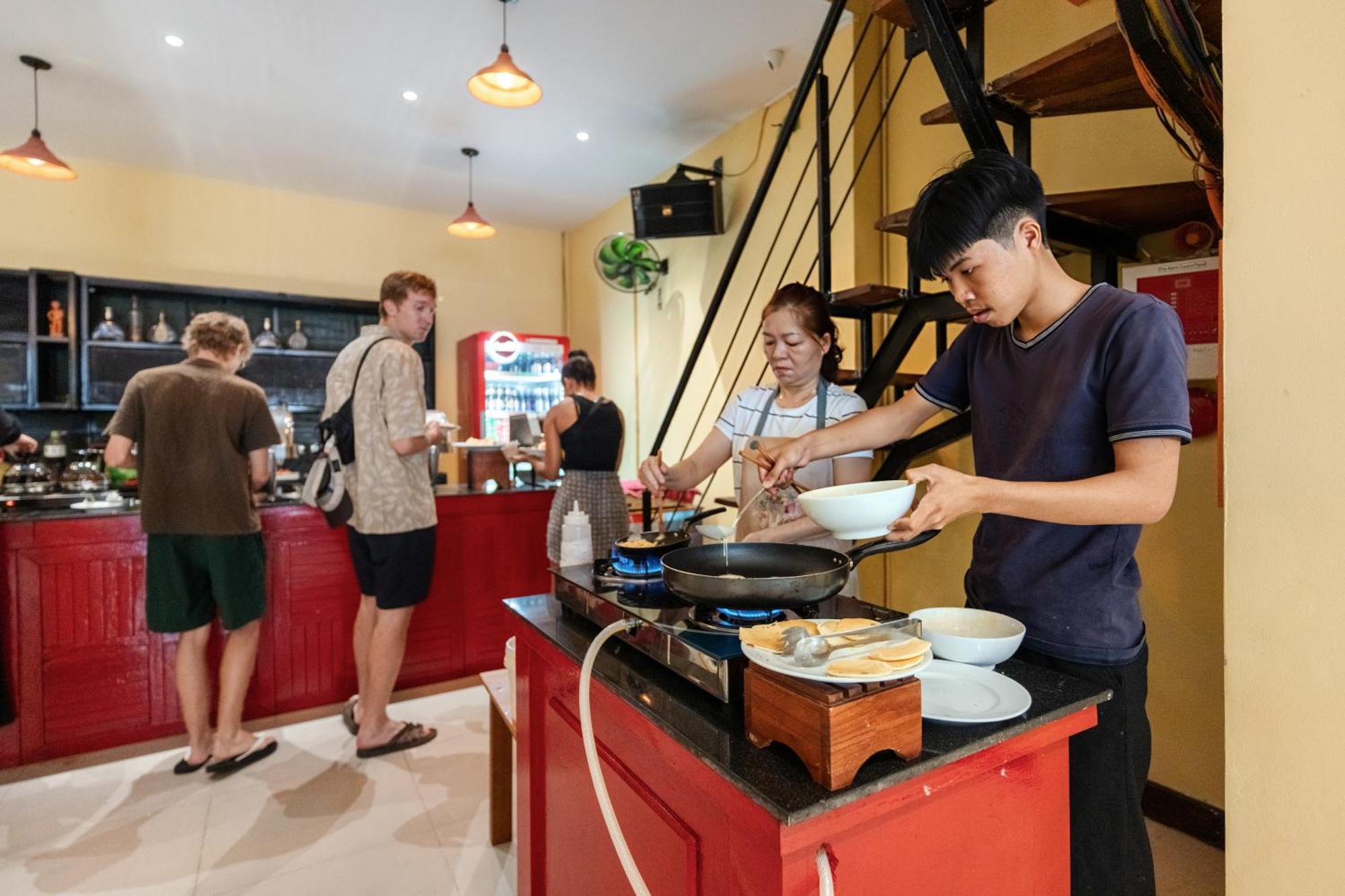 Harmony Old Town Hostel And Pool Bar Хойан Экстерьер фото