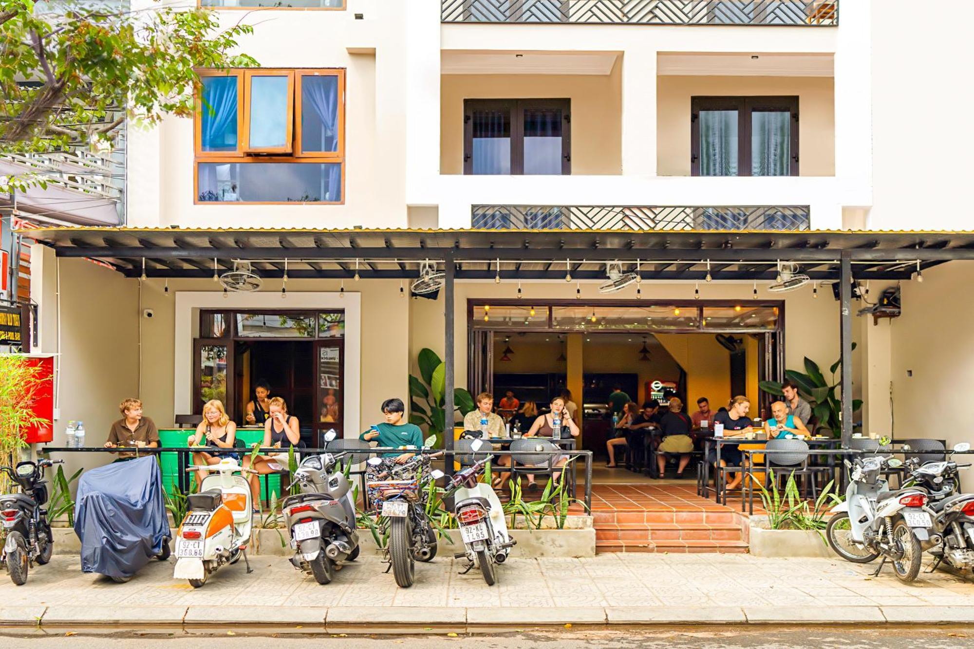 Harmony Old Town Hostel And Pool Bar Хойан Экстерьер фото